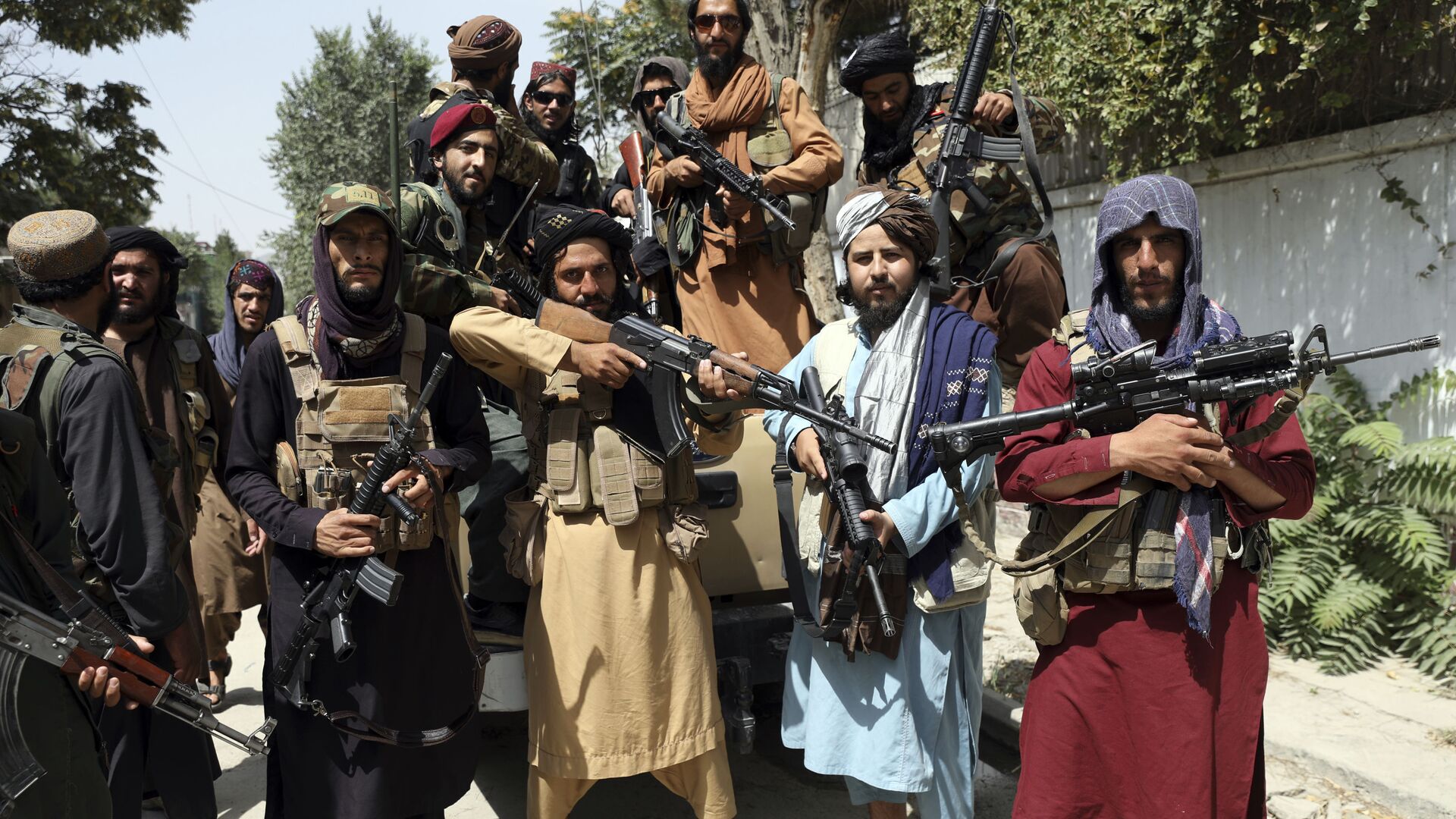 Боевики движения Талибан* в Кабуле, Афганистан - اسپوتنیک افغانستان  , 1920, 14.04.2022