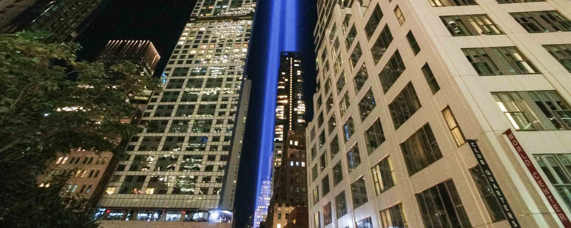Столбы света в память о жертвах атаки на Всемирный торговый центр накануне 20-й годовщины терактов 11 сентября, Нью-Йорк, США - اسپوتنیک افغانستان  , 1920, 13.03.2023
