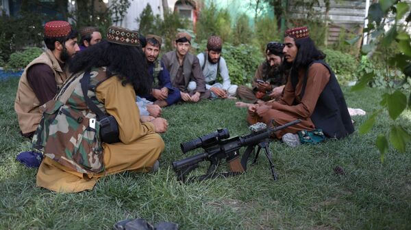 Бойцы Талибана* в парке развлечений в Кабуле  - اسپوتنیک افغانستان  