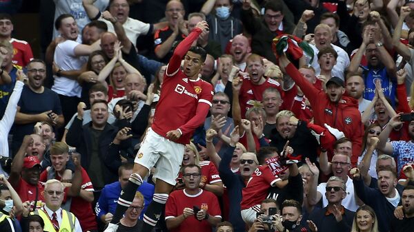 Криштиану Роналду радуется забитому голу во время футбольного матча на стадионе Олд Траффорд в Манчестере, Англия - اسپوتنیک افغانستان  