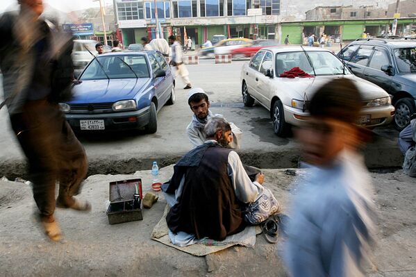 آرایشگر خیابانی در کابل/سال 2007. - اسپوتنیک افغانستان  