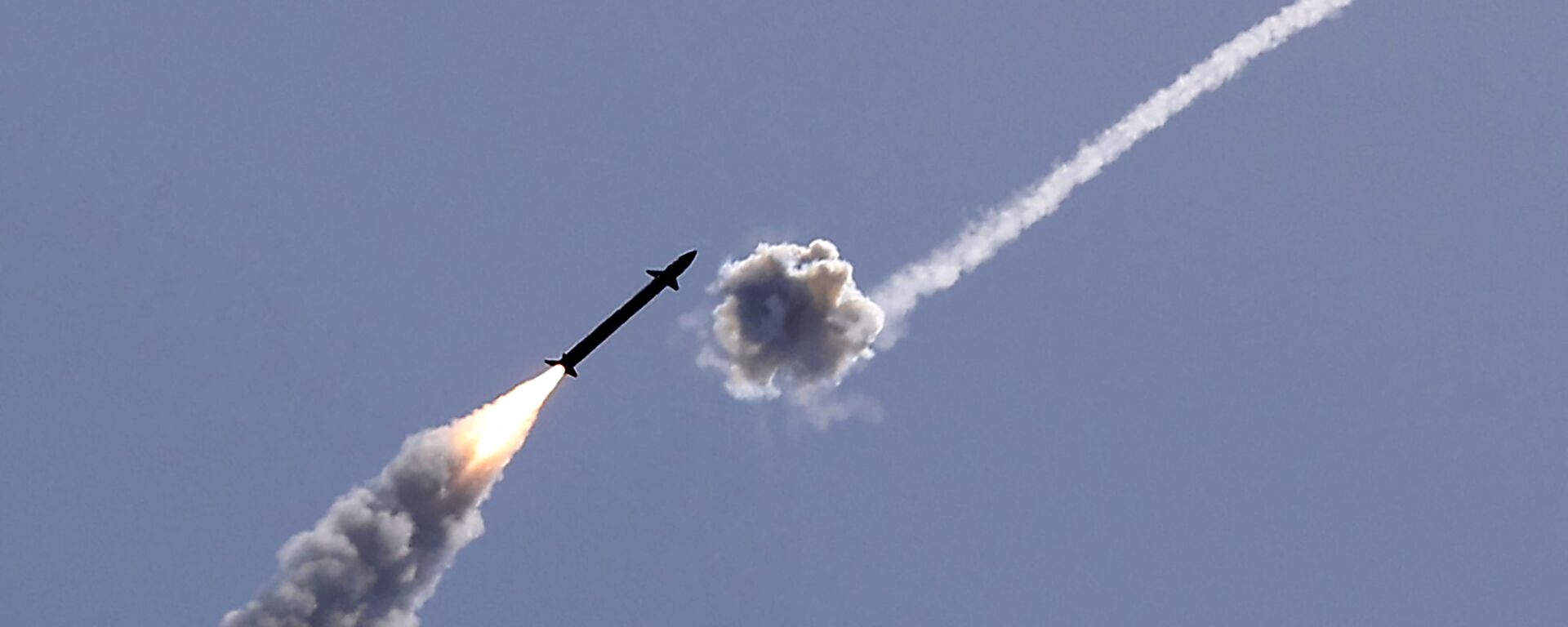 Израильская система противовоздушной обороны Железный купол перехватывает ракету, запущенную из сектора Газа - اسپوتنیک افغانستان  , 1920, 06.08.2022