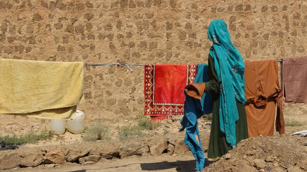 زنان هنگام کار در کمپ مهاجرین در خوست. - اسپوتنیک افغانستان  