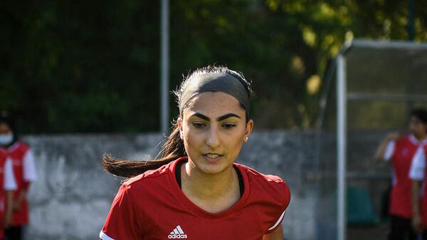 فرخنده محتاج کاپیتان تیم فوتبال زنان افغانستان  - اسپوتنیک افغانستان  