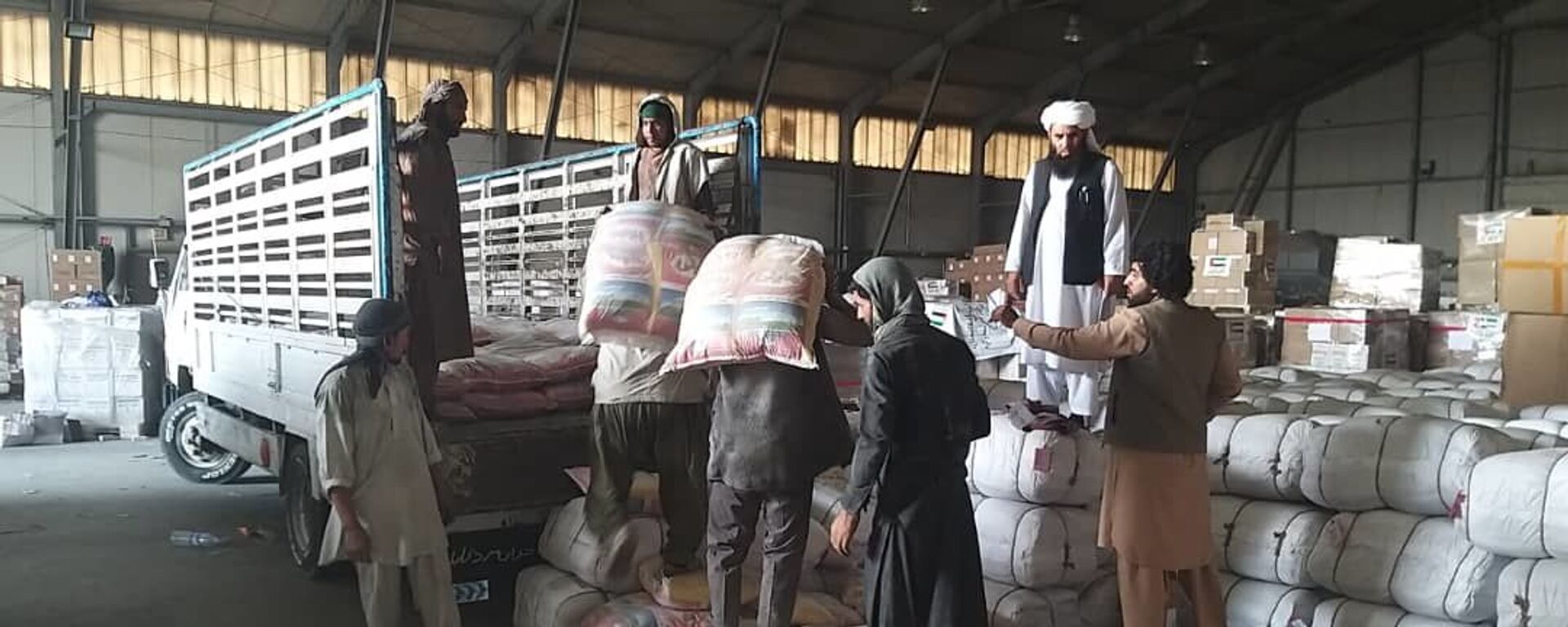 طالبان به بیجا شده گان پنجشیر مواد خوراکه فرستادند - اسپوتنیک افغانستان  , 1920, 03.10.2021