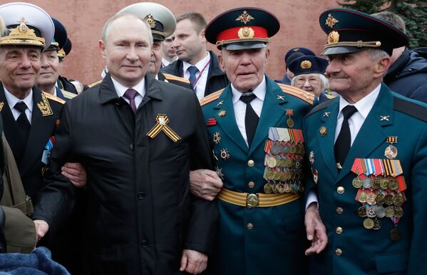 رئیس جمهور روسیه در میدان سرخ در مراسم تجلیل از جشن پیروزی در جنگ بزرگ میهنی - اسپوتنیک افغانستان  