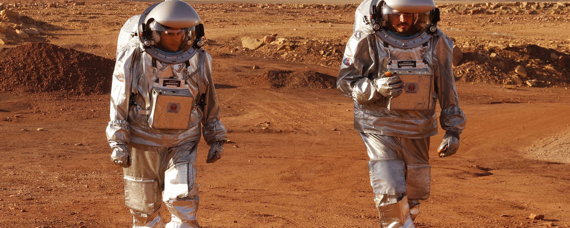 فضانوردان در مأموریت آموزشی به سیاره مریخ در دهانه رامون در صحرای نگو اسرائیل
 - اسپوتنیک افغانستان  , 1920, 12.10.2021