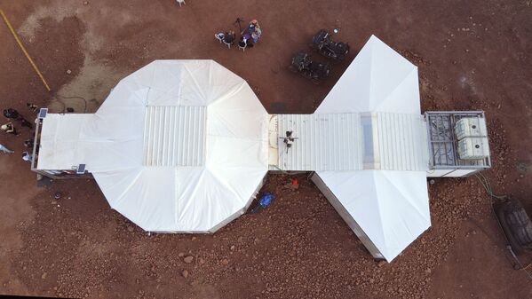 نمایی از مأموریت آموزشی به سیاره مریخ در دهانه رامون در صحرای نگوی اسرائیل - اسپوتنیک افغانستان  
