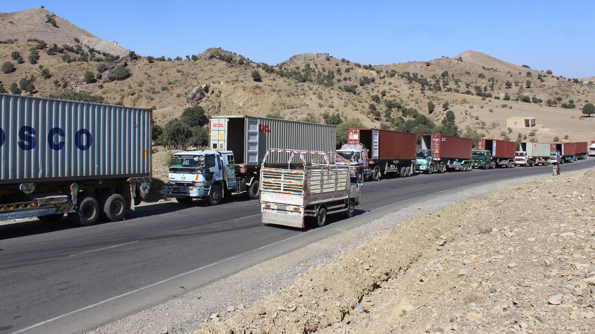 Длинная очередь грузовиков на границе Афганистана с Пакистаном - اسپوتنیک افغانستان  , 1920, 01.08.2022
