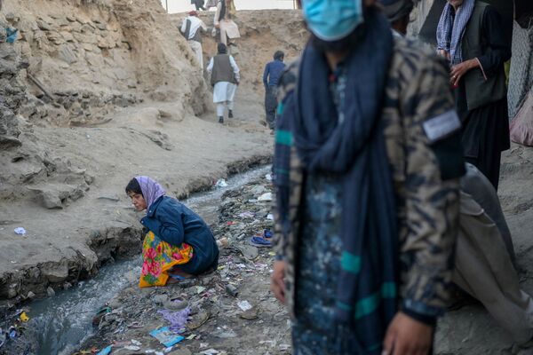 معتادان در زیر پل سوخته در کابل. - اسپوتنیک افغانستان  