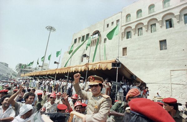 معمر قذافی، سال 1987 در میدان سبز طرابلس. - اسپوتنیک افغانستان  