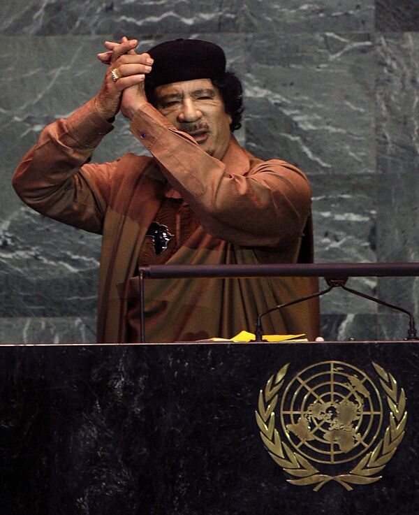 معمر قذافی رهبر لیبی در سخنرانی خود در مجمع عمومی سازمان ملل متحد در مقر سازمان ملل در نیویارک، سال 2009. - اسپوتنیک افغانستان  