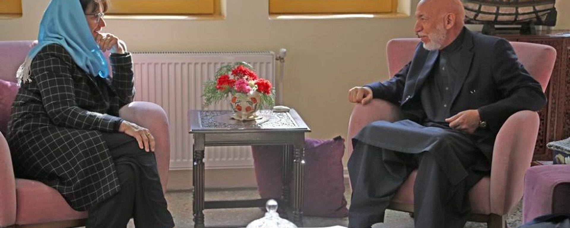 دیدار حامد کرزی با نمایندۀ خاص سازمان ملل متحد برای افغانستان - اسپوتنیک افغانستان  , 1920, 27.10.2021