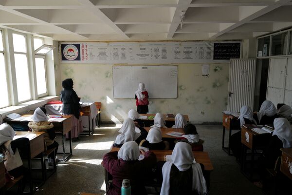 صنف درسی در یکی از مکاتب دختران در کابل. - اسپوتنیک افغانستان  