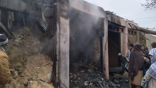 وقوع آتش‌سوزی در بادغیس؛ زیان‌های هنگفت مالی به دکان‌داران وارد شده است - اسپوتنیک افغانستان  