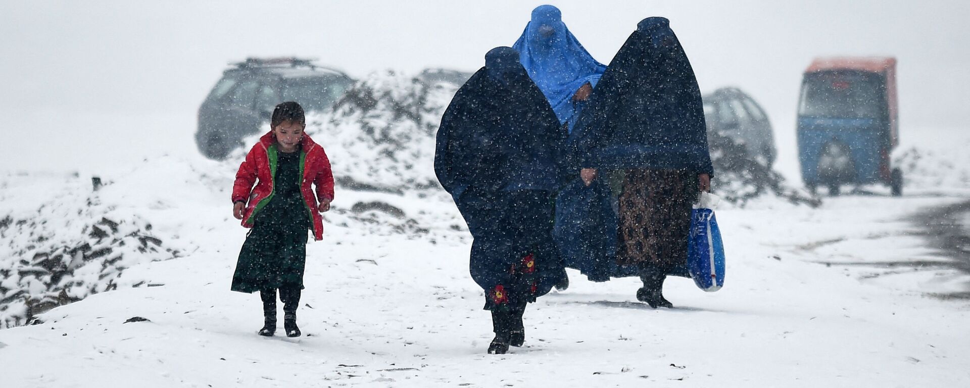Женщины в бурках во время снегопада в Кабуле - اسپوتنیک افغانستان  , 1920, 03.12.2021