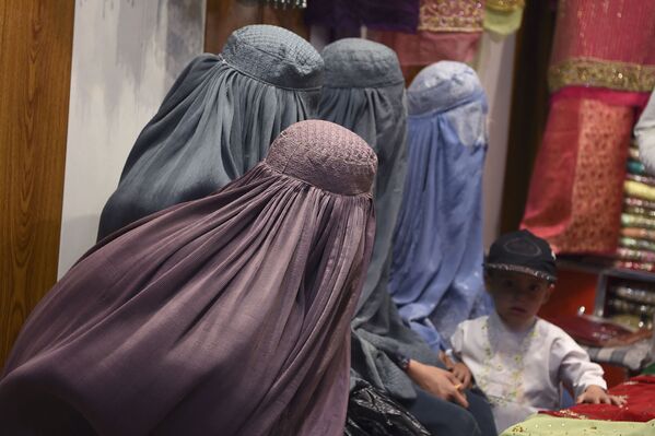 دختران افغانستان در بند برقع آبی - اسپوتنیک افغانستان  