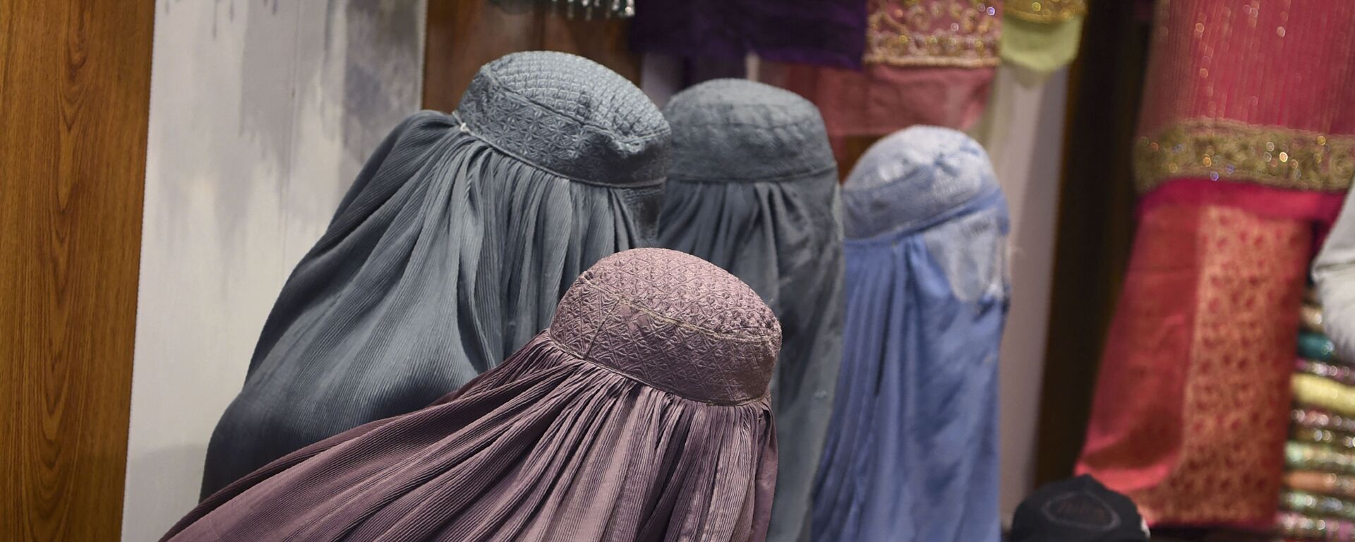 Женщины в бурках в магазине в Кандагар - اسپوتنیک افغانستان  , 1920, 28.03.2022
