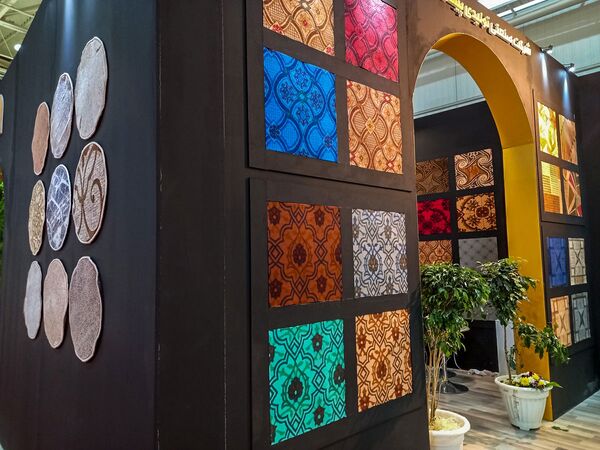سیزدهمین نمایشگاه قالین در تهران - اسپوتنیک افغانستان  