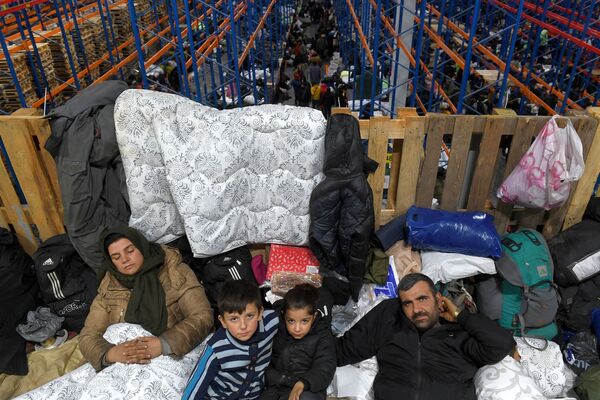 روز گذشته با هماهنگی دولت عراق، 400 پناهجوی عراقی از بلاروس با پروازی به اربیل فرستاده شدند - اسپوتنیک افغانستان  