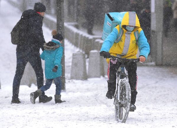 بارش شدید برف در مسکو رکورد زد. - اسپوتنیک افغانستان  
