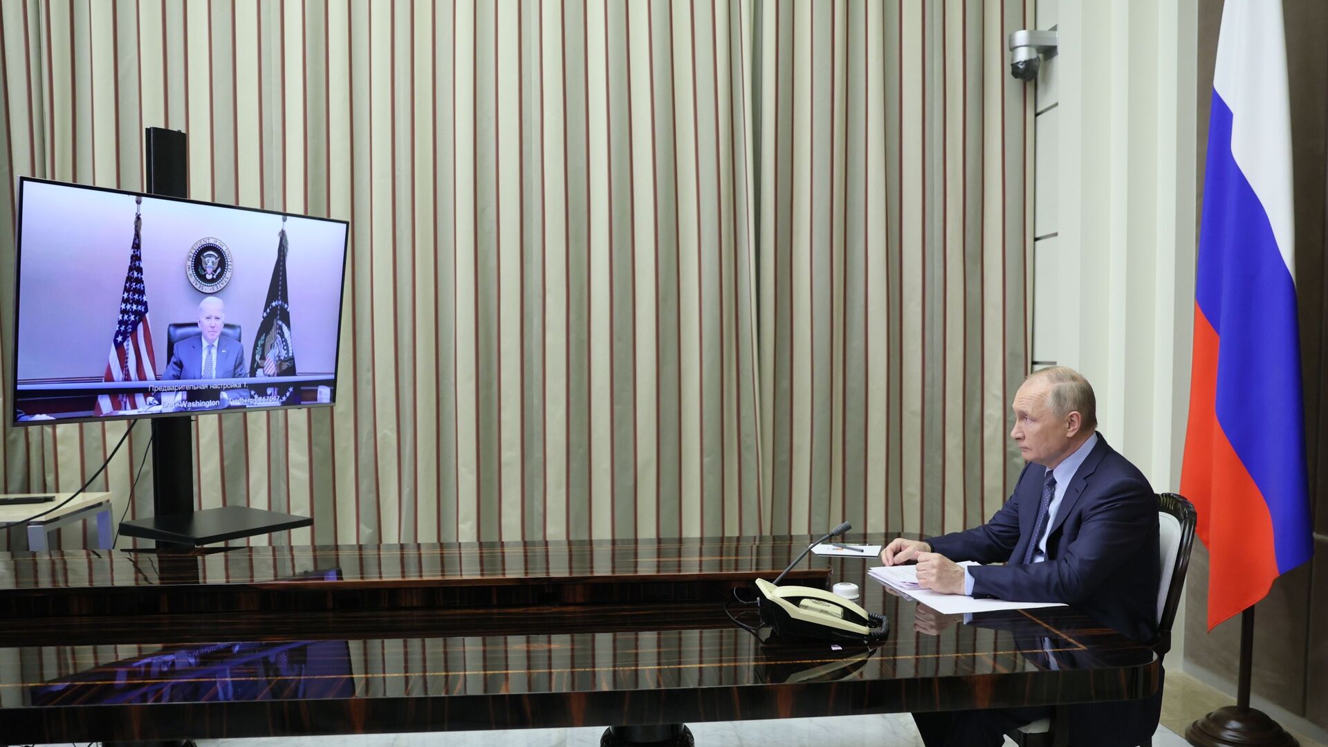 Президент РФ Владимир Путин во время переговоров с президентом США Джозефом Байденом в режиме видеоконференции - اسپوتنیک افغانستان  , 1920, 09.12.2021