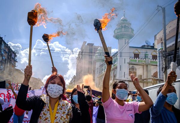 تظاهرات علیه کودتای نظامی در یانگون. - اسپوتنیک افغانستان  