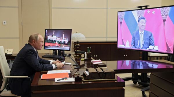 Президент РФ Владимир Путин во время переговоров в режиме видеоконференции с председателем КНР Си Цзиньпином - اسپوتنیک افغانستان  