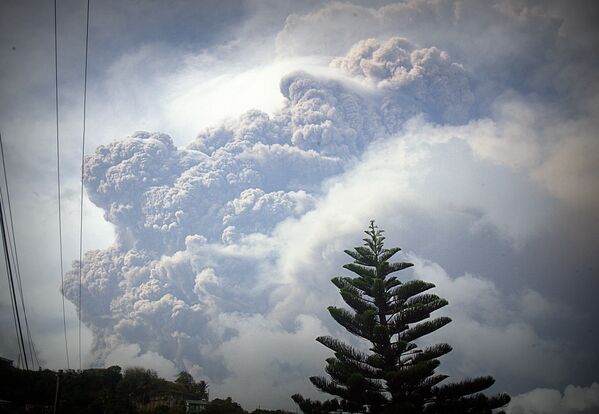 فوران آتشفشان La Soufriere در جزیره کارائیب سنت وینسنت در 21 آپریل2021 . - اسپوتنیک افغانستان  