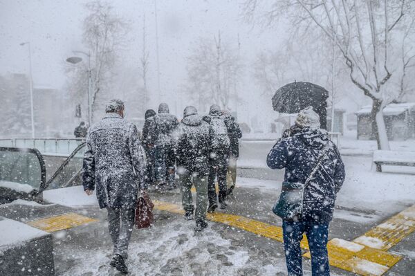   طوفان شدید برف در کادیکوی استانبول  صبح روز 17 فبروری2021.. - اسپوتنیک افغانستان  