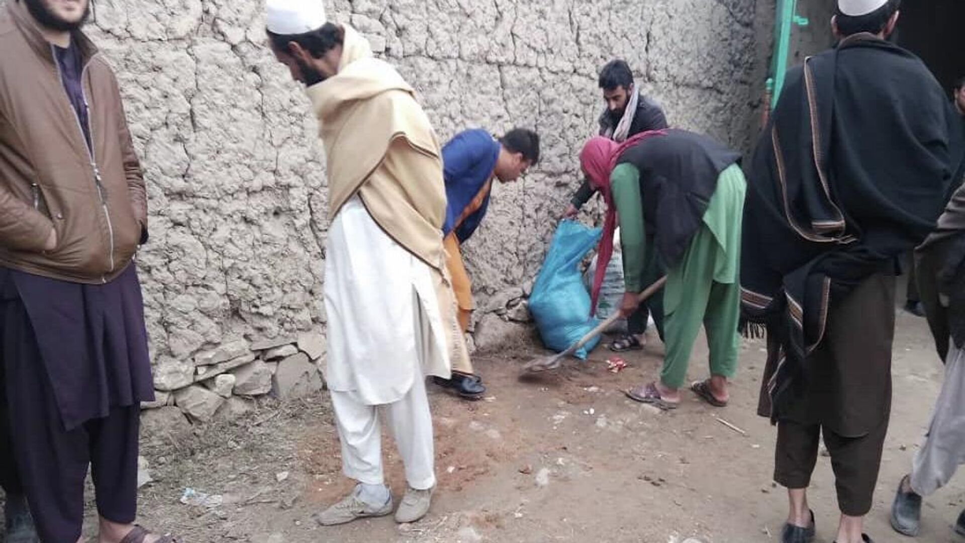 Two persons lost their lives and two children were wounded following mortar bullet explosion in Mullah Nawroz region, Pul-e-Khumri city the provincial capital of Baghlan province today.  - اسپوتنیک افغانستان  , 1920, 16.01.2022