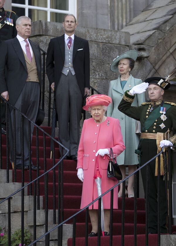 شاهزاده اندرو - دومین پسر ملکه بریتانیا ار عناوین نظامی محروم شد. - اسپوتنیک افغانستان  