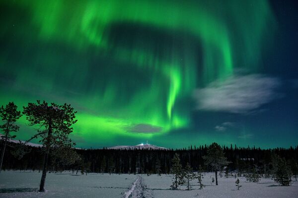 شفق، نور فضایی در آسمان کشورهای شمالی خودنمایی کرد. لاپلند فنلاند. - اسپوتنیک افغانستان  