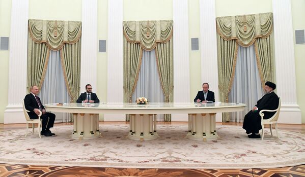 مذاکرات سید ابراهیم رئیسی، رئیس‌جمهور ایران با ولادیمیر پوتین، رئیس‌جمهور روسیه - اسپوتنیک افغانستان  