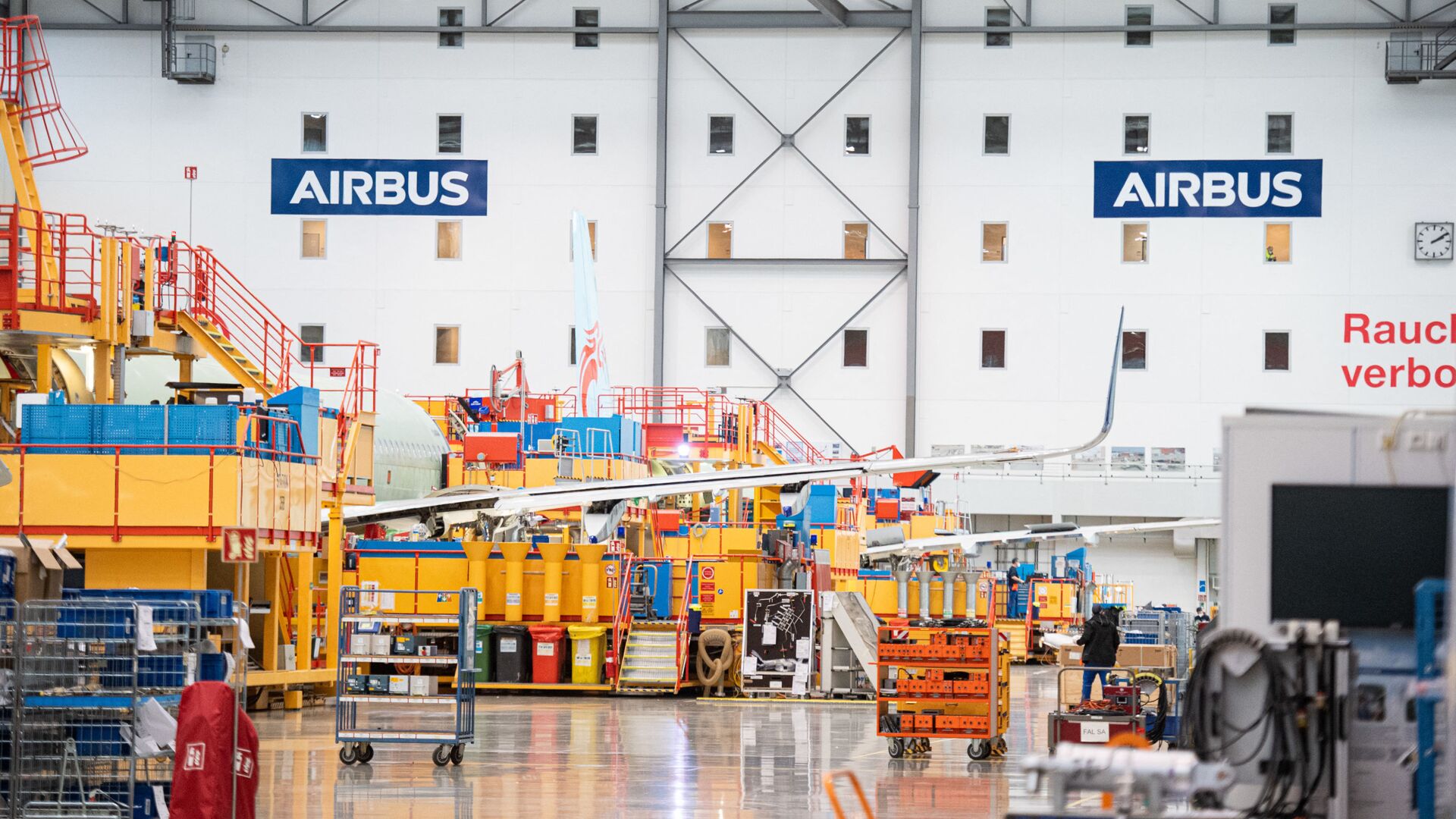 Завод авиастроителя Airbus по производству самолетов Airbus A320 и A321 в Гамбурге - اسپوتنیک افغانستان  , 1920, 21.01.2022