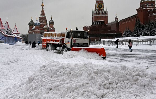برف پاکی در میدان سرخ مسکو. - اسپوتنیک افغانستان  