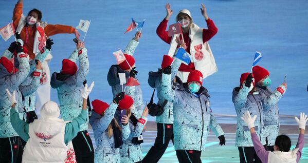 ورزشکاران روس، اعضای تیم ملی روسیه در هنگام رژه ورزشکاران در مراسم افتتاحیه XXIV بازی های المپیک زمستانی در پکن - اسپوتنیک افغانستان  
