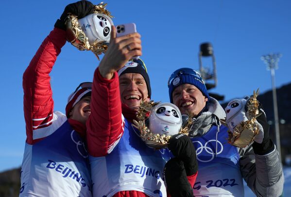 ورزشکاران روسیه در المپیک زمستانی 2022 در پکن/دنیس اسپیتسوف، آلکساندر بالشونوف از روسیه. - اسپوتنیک افغانستان  