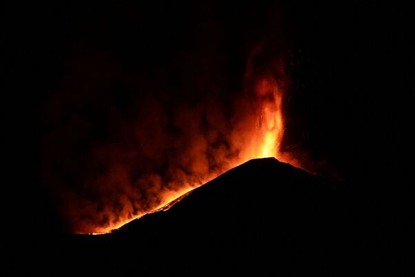 فوران  کوه آتشفشان &quot;آتنا&quot; در ایتالیا - اسپوتنیک افغانستان  