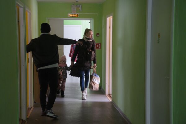 ساکنان دونباس در اردوگاه کودکان در مراکز اسکان موقت مستقر شده اند. - اسپوتنیک افغانستان  