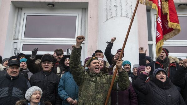 Жители радуются освобождению города Счастье в Луганской народной республике - اسپوتنیک افغانستان  