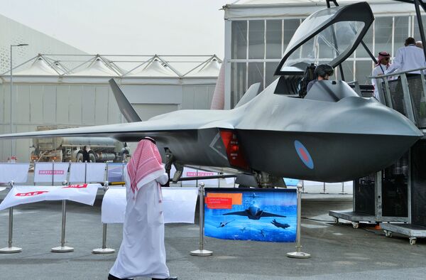 بازدید کنندگاان  اولین نمایشگاه صنایع دفاعی جهان در عربستان سعودی - اسپوتنیک افغانستان  