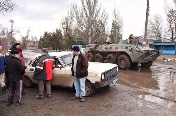 نفربر زرهی BTR-82A در روستای تالاکوفکا در جمهوری خلق دونتسک. - اسپوتنیک افغانستان  