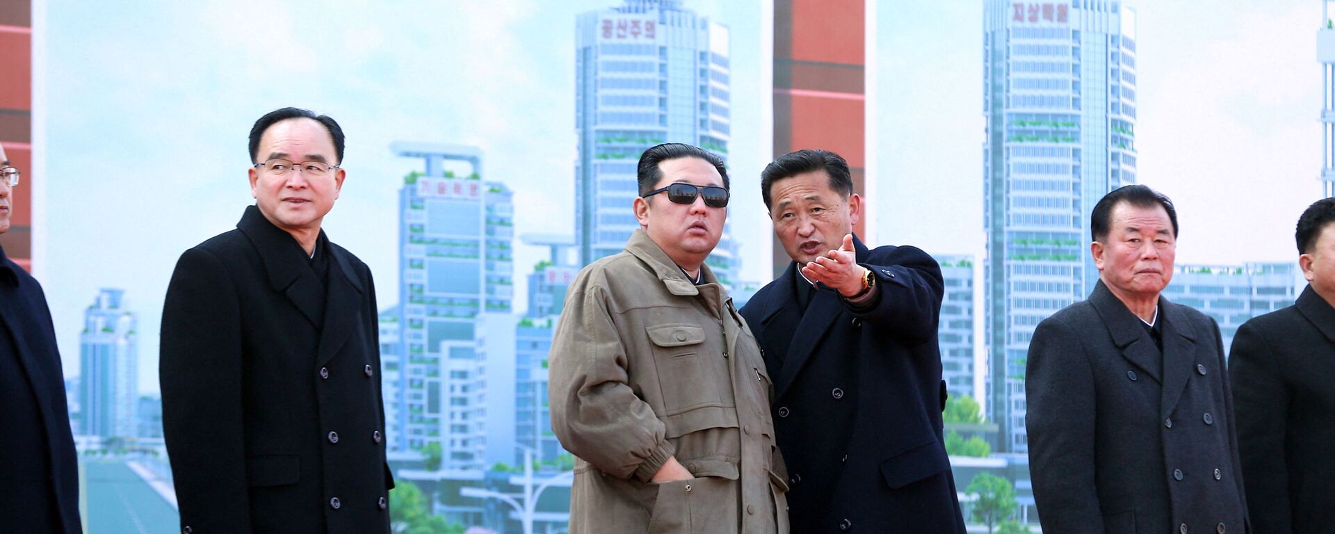 Северокорейский лидер Ким Чен Ын присутствует на церемонии закладки фундамента строительства квартир в районе Хвасон - اسپوتنیک افغانستان  , 1920, 25.03.2022