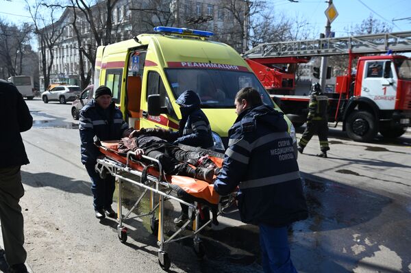 نجات قربانیان حمله نیرو های اوکراینی در دونتسک. - اسپوتنیک افغانستان  