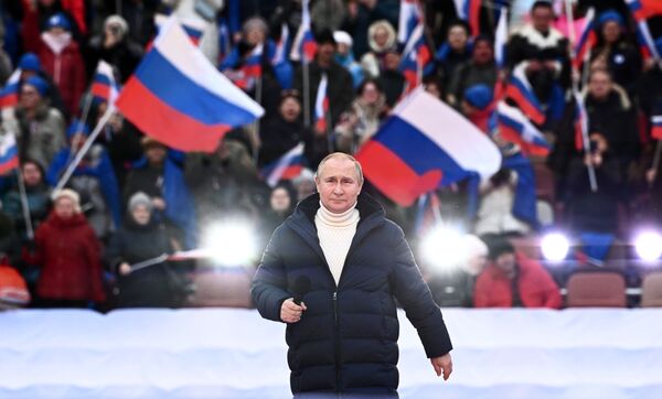   جشن سالگرد الحاق کریمه به روسیه با  حضور ولادیمیر پوتین، در مسکو برگزار شد. - اسپوتنیک افغانستان  