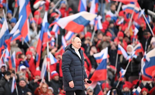 ولادیمیر پوتین، رئیس جمهور  روسیه  در مراسم برگزاری جشن الحاق کریمه در مسکو . - اسپوتنیک افغانستان  