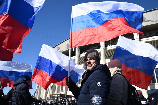 کریمه و سواستوپل پس از همه پرسی در 16 ماچ 2014 که در آن اکثریت ساکنان به پیوستن به روسیه رای دادند، دوباره به  روسیه محلق شدند. - اسپوتنیک افغانستان  