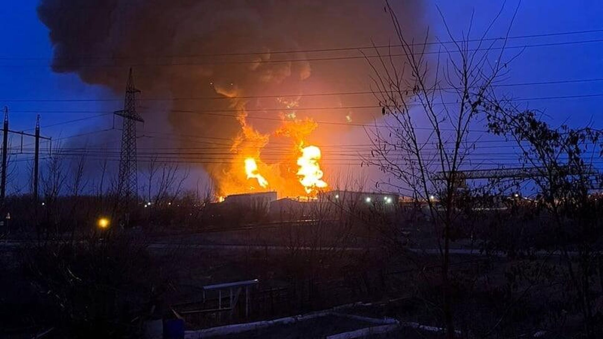 آتش سوزی در انبار نفتی بلگوراد - اسپوتنیک افغانستان  , 1920, 24.01.2024