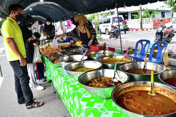 تهییه افطاری در ماه مبارک رمضان در ناراتیوات، جنوب تایلند. - اسپوتنیک افغانستان  